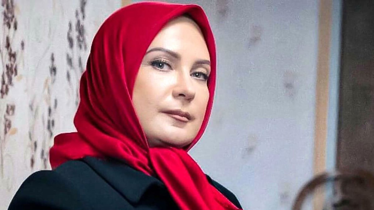 لعیا زنگنه در آستانه 60 سالگی هنوز جذاب است / دختران 20 ساله حسرت می خورند