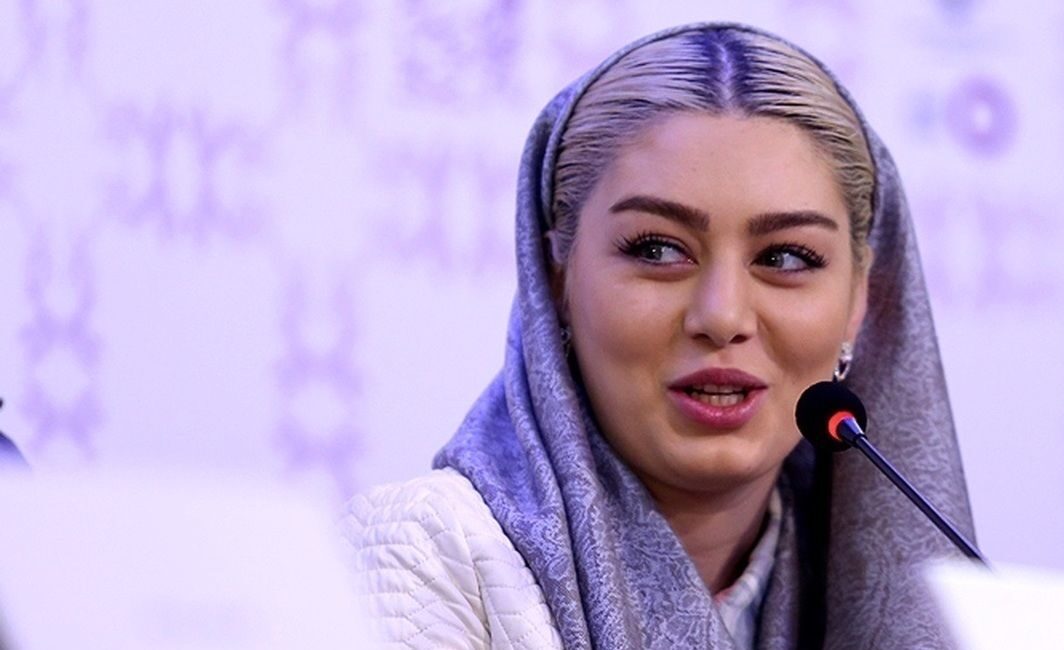 سحر قریشی در حال رانندگی با خودروی جدید و جالب اش در آمریکا