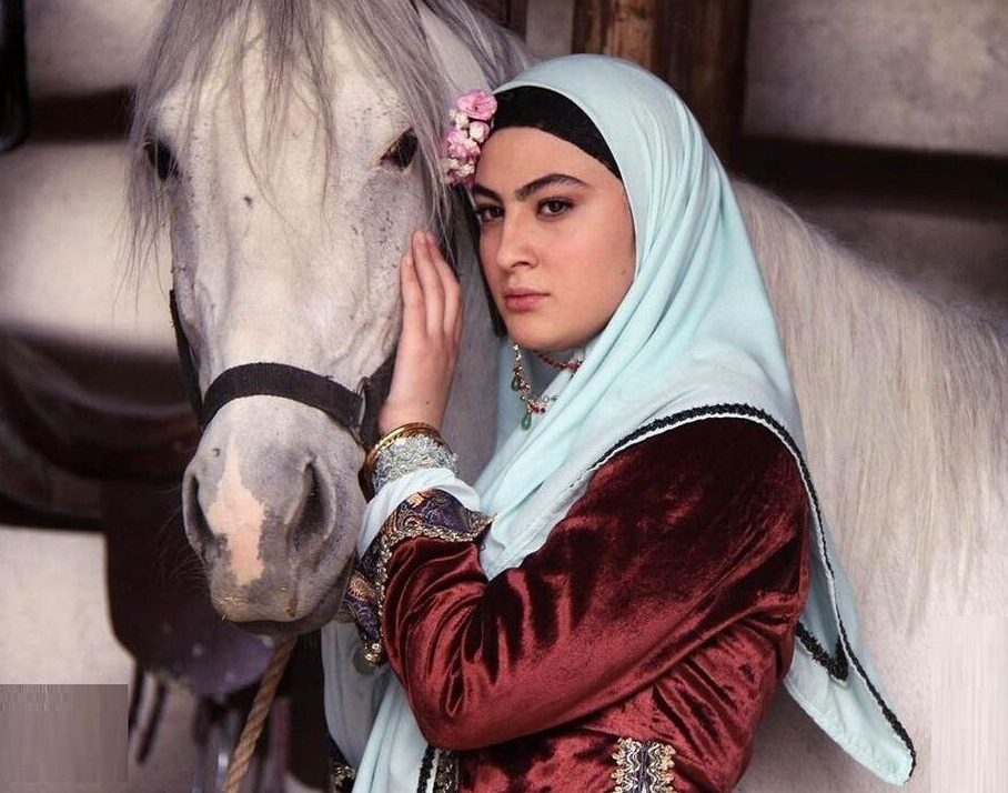 سلفی زیبای مریم مومن با کمدین درجه یک ایرانی در پشت صحنه یک سریال مشترک + عکس