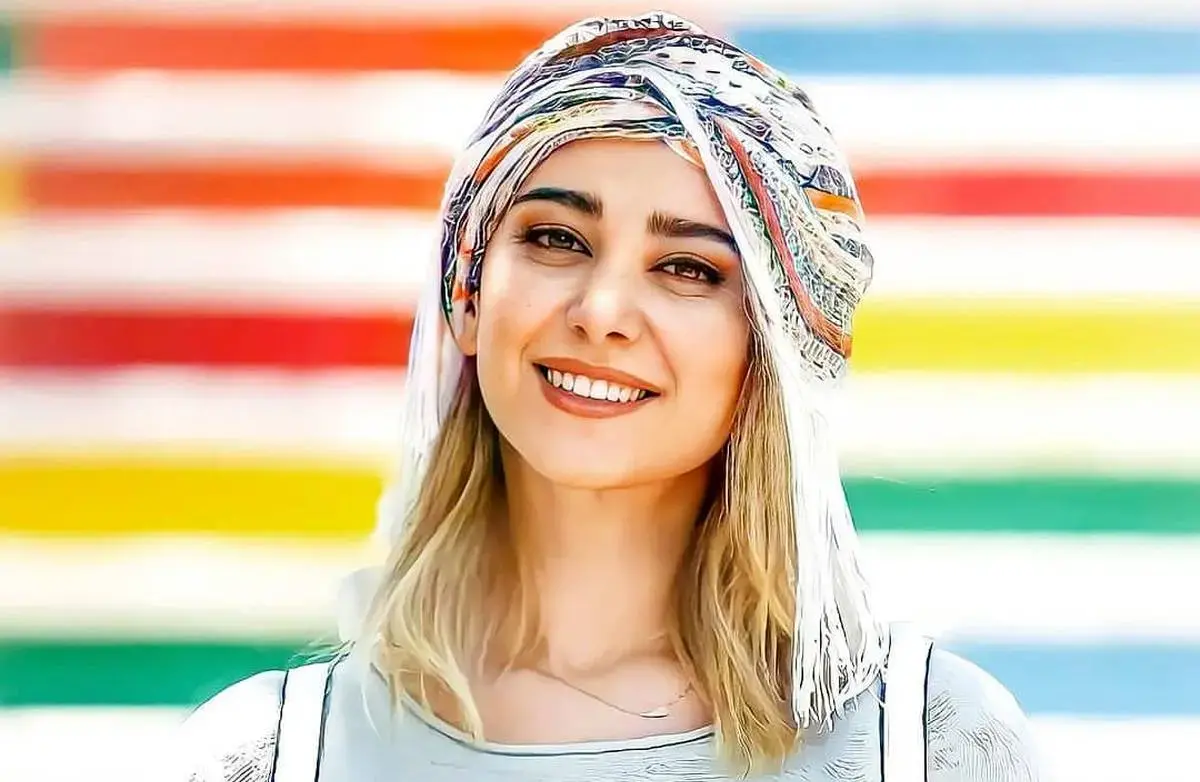 الناز حبیبی با یک تیپ ساده پیدا شد / خانم بازیگر به ساده پوشی روی آورده است