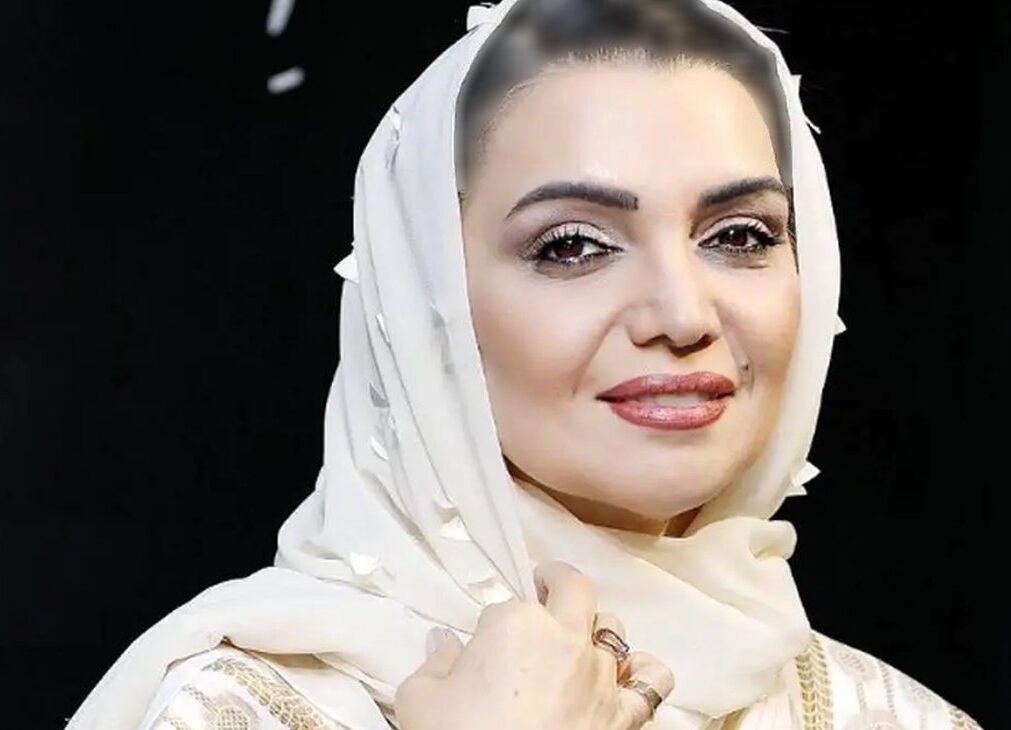 عکس حرکت تحسین برانگیز الهام پاوه نژاد در حمل تابوت مادرش ! / جگرتان می سوزد !