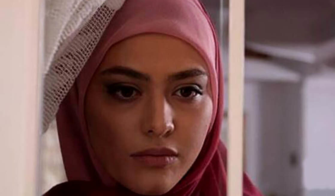فیلم / ریحانه پارسا : به این دلیل از ایران رفتم ! / ماجرای ارتباط خانم بازیگر جنجالی با مجری های صدا و سیما چه بود؟