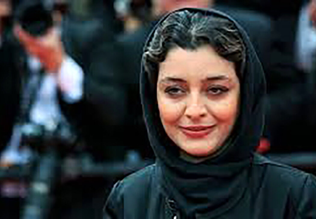 پذیرایی با دل و جان از پدر و مادر به سبک ساره بیات / رونمایی خانم بازیگر از فنجان چایی مخصوص عزیزانش + عکس