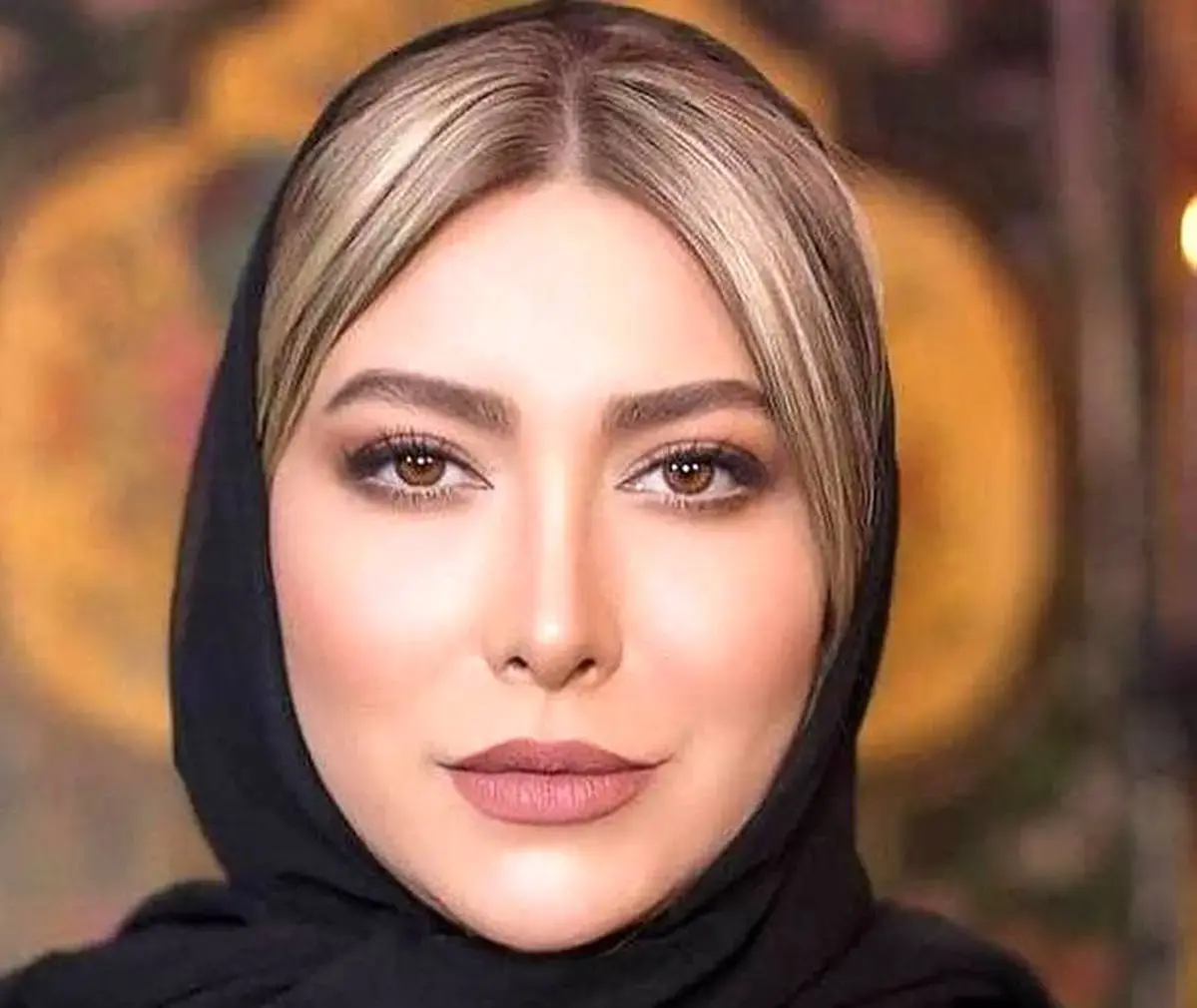 سلفی آسانسوری فریبا نادری  با موهای ژولیده ! / این عکس فریبا نادری غوغا کرد