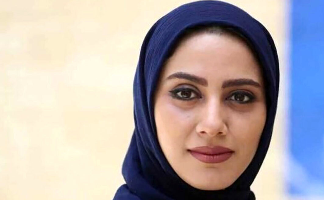 تیپ و استایل دیدنی مونا فرجاد در آستانه 40 سالگی / خانم بازیگر ساختمان پزشکان پخته تر شده !