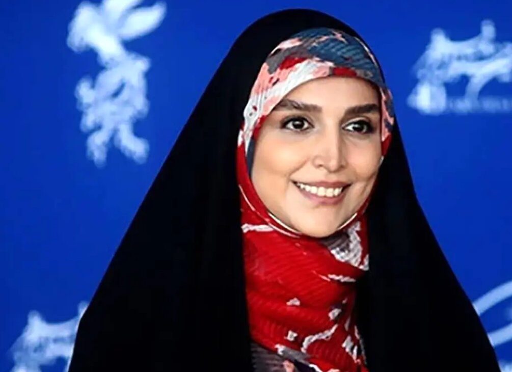 حضور مژده لواسانی با چادر در کنار رودخانه سِن در شهر پاریس / واقعا حضورتون با حجاب باعث افتخاره +عکس