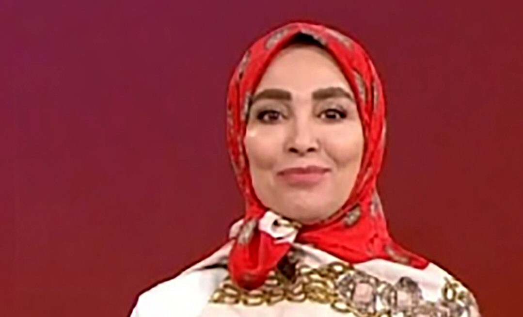 عکس پوشش کاملا آزاد ژیلا صادقی در فرودگاه آمریکا / حمله کاربران ایرانی به خانم مجری !