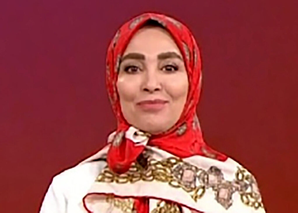 پابرهنه شدن خانم مجری در برنامه زنده ! / ژیلا صادقی کار جسورانه ای کرد !