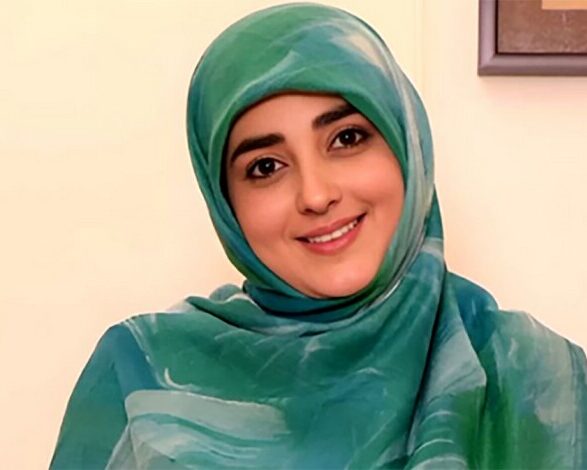 دورهمی دخترانه ستاره سادات قطبی و پذیرایی بی‌نظیر دوستاش با آش گوجه، چیپس و بورک + عکس