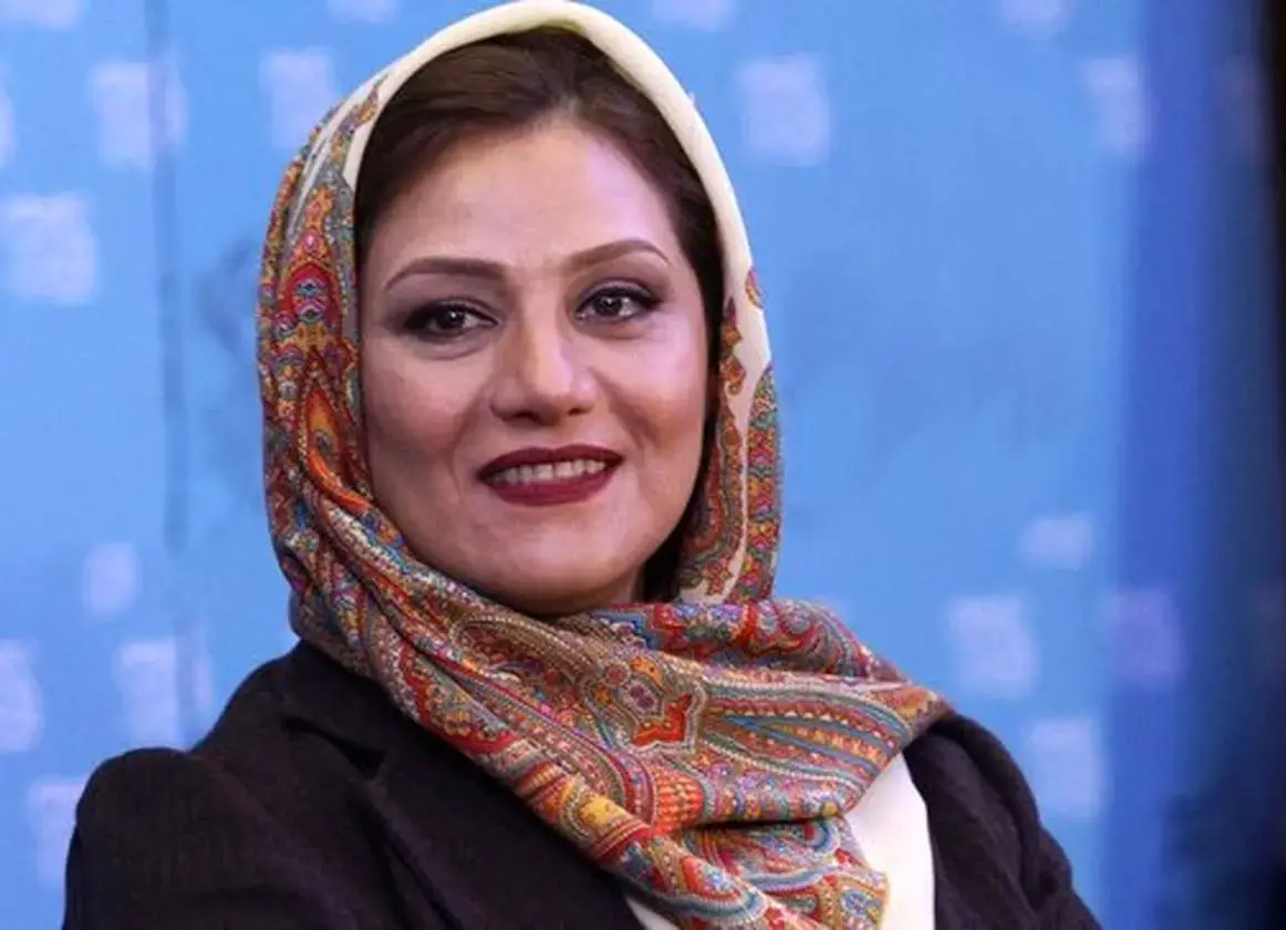 گشت و گذار شبنم مقدمی، داور پرانرژی صداتو در شیراز و چهره ذوق زده‌اش بعد خوردن فالوده بستنی شهر گل و بلبل+عکس