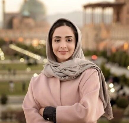 شباهت فاحش المیرا دهقانی یاسمن سریال لحظه گرگ و میش به خواهرش + عکس