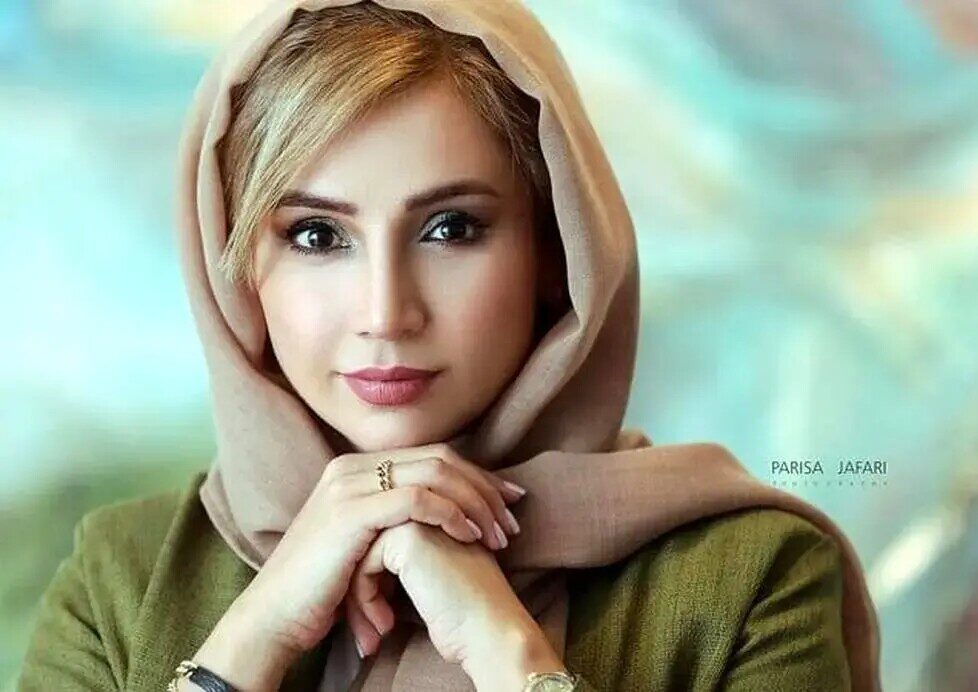 شام به یاد ماندنی شبنم قلی خانی، یکتای سریال هشت و نیم دقیقه در یک رستوران سرد قطبی با تم یخی + فیلم