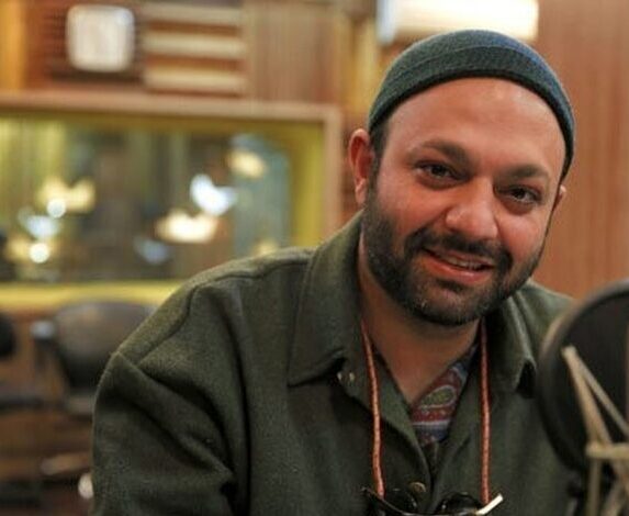 نگاهی به خونه زندگی صابر ابر بازیگر؛ با تابلوهای زیاد و مبل قدیمی / به معنای واقعی خونه ی یه هنرمنده !