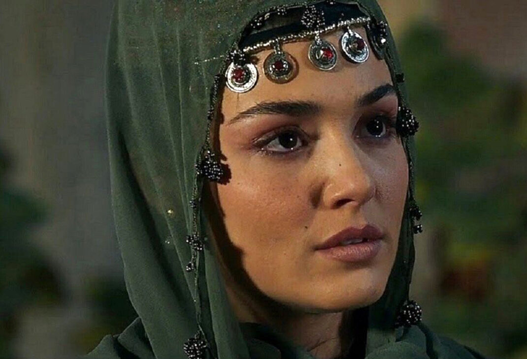 استایل جذاب هانده ارچل در لندن / خانم بازیگر مست عشق زیباترین دختر ترکیه لقب گرفت !