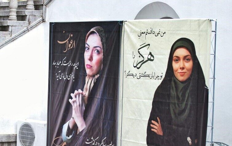 حضور خبرساز سید احمد خمینی در اولین مراسم سالگرد آزاده نامداری، مجری پرانرژی ایرانی / روحش شاد و یادش گرامی + عکس