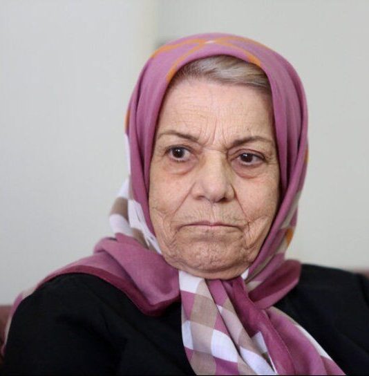 عکسی از خانه ابدی صدیقه کیانفر و آزاده نامدای که سنگ قبرشان مشترک است ! / روحشون شاد و یادشون گرامی