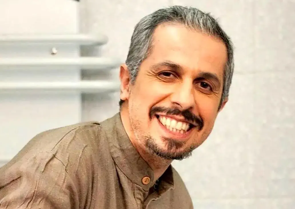 مروری بر دونفره های جواد رضویان با دختر محجبه و قدبلندش، بدون همراهی کردن همسرش / از سلفی کنار دریا تا جشن تولد + عکس