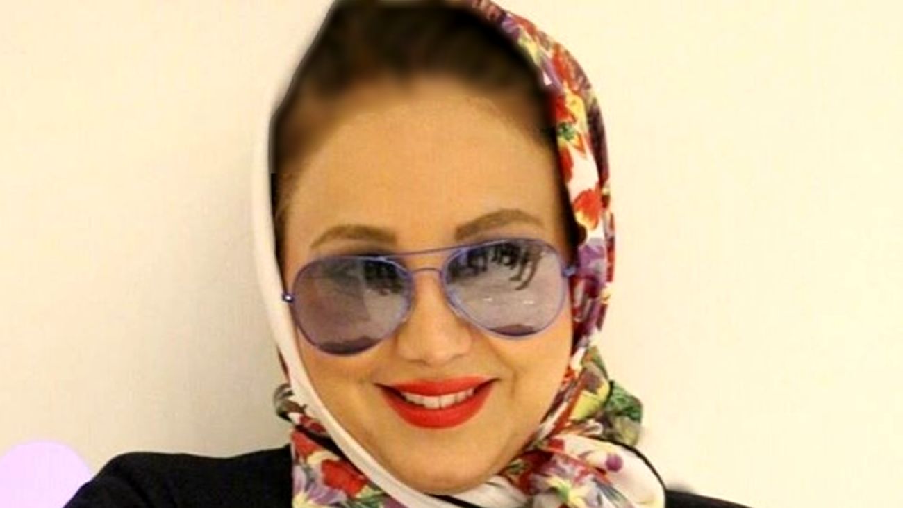 تیپ عجیب و غریب بهنوش بختیاری در کنار آبشار نیاگارا در کانادا+عکس/ چکمه های چرمی با بالاپوشی رنگارنگ از پشم گوسفند!
