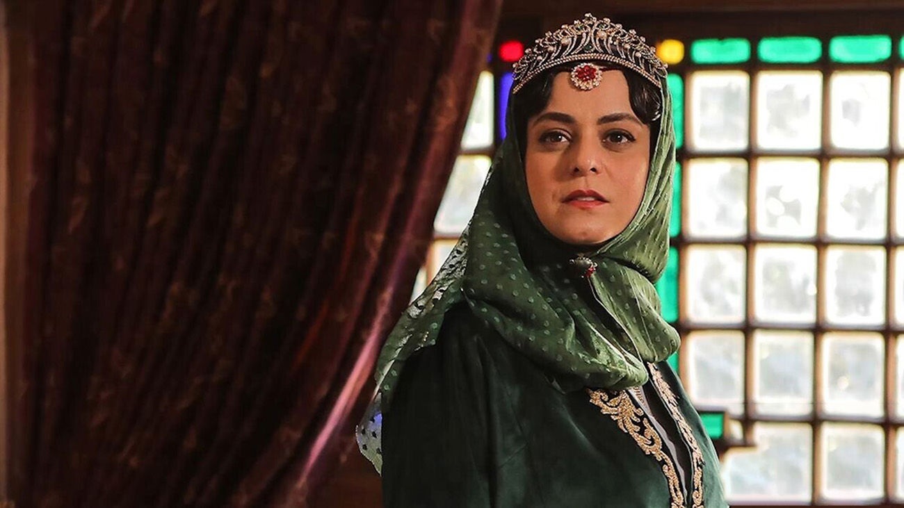 جدیدترین عکس عاشقانه غزل شاکری،بازیگر سریالهای “شهرزاد” و “جیران” ، و همسر قدبلند و خوش لباسش در مراسم اکران یک فیلم