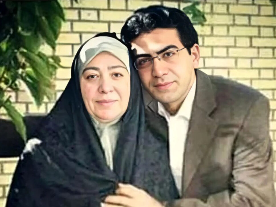 رخت عزای متفاوت فرزاد حسنی، داوود سریال قطب شمال در مراسم تشییع مادرش / روحش شاد و یادش گرامی + عکس