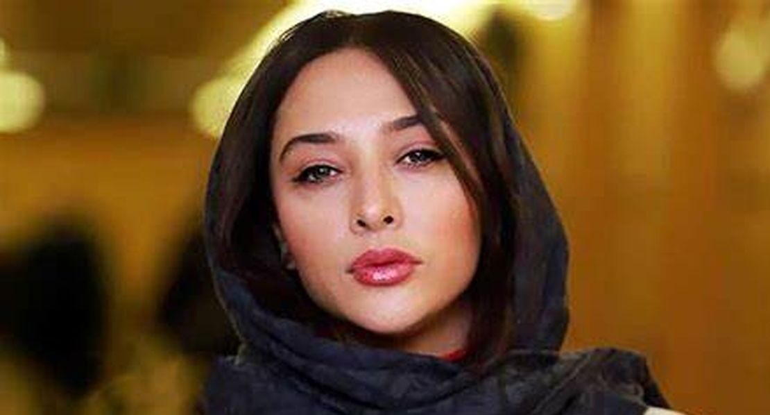 (عکس) تیپ و استایل دهه شصتی آناهیتا درگاهی در یک مراسم رسمی
