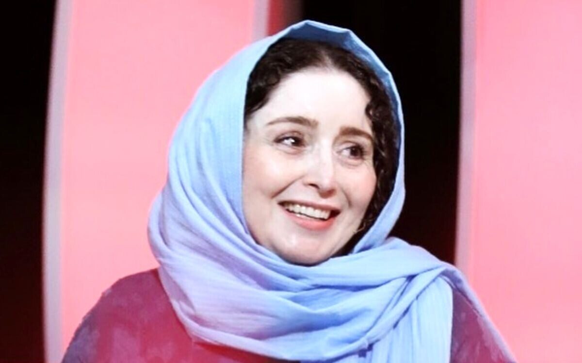 خلاقیت خنده دار ژاله صامتی برای خواندن ورژن انگلیسی آهنگ کفتر کاکل بسر وای وای در برنامه جوکر/ نبینی از دستت رفته+فیلم