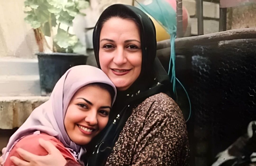 (عکس) اعتراض «نرگس» سریال خانه به دوش به تندیس عجیب «بیتا فرهی»