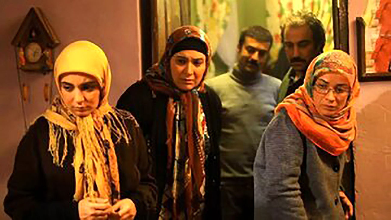 اولین عکس دیده نشده از پشت صحنه «پایتخت 7» / جنجال تغییر چهره خانم بازیگران معروفش!