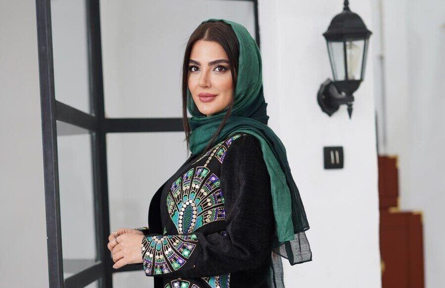 نگاهی به بازیگران ایرانی که از طاووس در طراحی مانتوی خود الهام گرفته اند؛ از مرجانه گلچین خوش خنده تا سپیده خداوردی و هلیا امامی+ عکس/ سلیقه‌شون حرف نداره