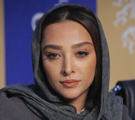 آناهیتا درگاهی با استایل رترو و مینی اسکارف در اکران فیلم یادگار جنوب در پردیس سینمایی ملت / مثل همیشه شیک و به روز