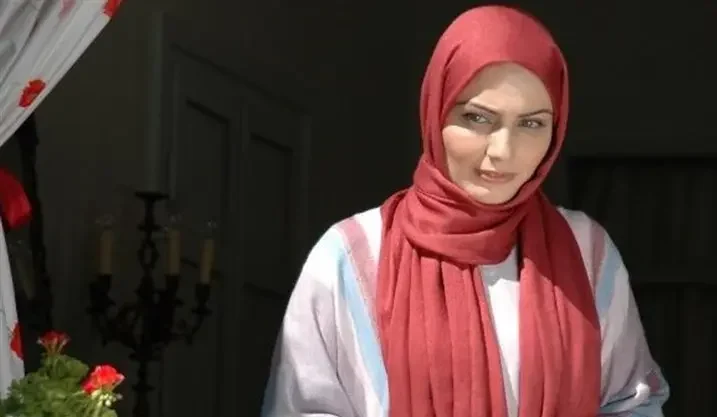مرجان محتشم: به فاصله کمی از هم اول پدرم، بعد برادرم و سپس مادرم رو از دست دادم؛ 9 ماه به مامانم خدمت کردم اون شد بچه‌ام و منم مادر+ویدیو