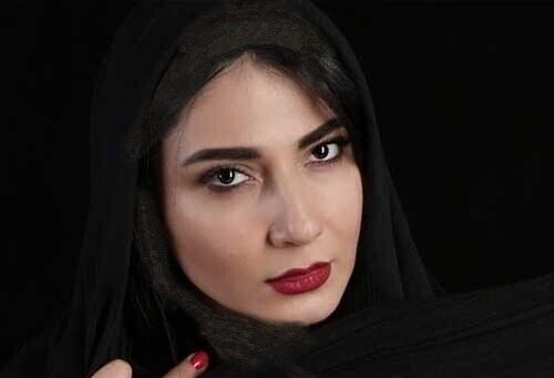 عکس پاییزی سمیرا حسن‌پور، بازیگر گردن زنی با برگ‌های خوشرنگ پاییزی/ غوغای رنگ‌های زرد و نارنجی، زیبایی طبیعت رو هزار برابر کرده