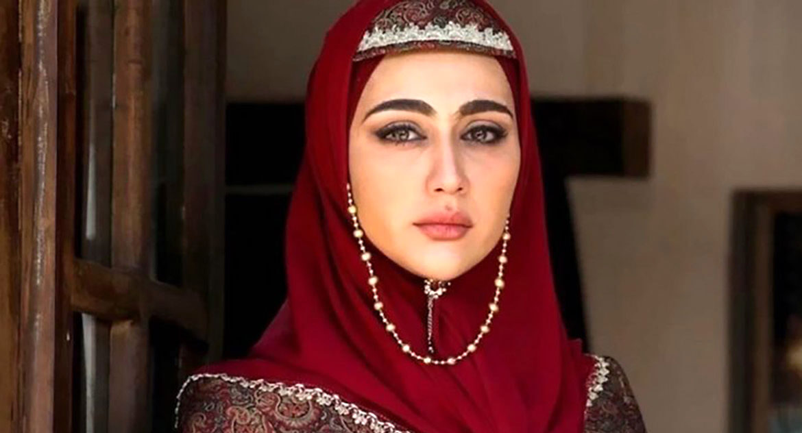 پاسخ عجیب  میترا رفیع به دختران ایرانی درباره عمل زیبایی بینی ! + عکس لباس حسرت برانگیز گلنار گیلدخت !