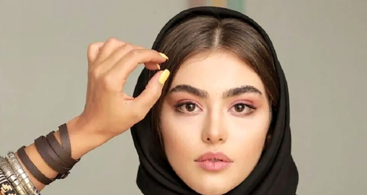 عکس های  ریحانه پارسا با لباس زندان ترکیه خبرساز شد! + عکس ها با دستبند و زخم صورت !