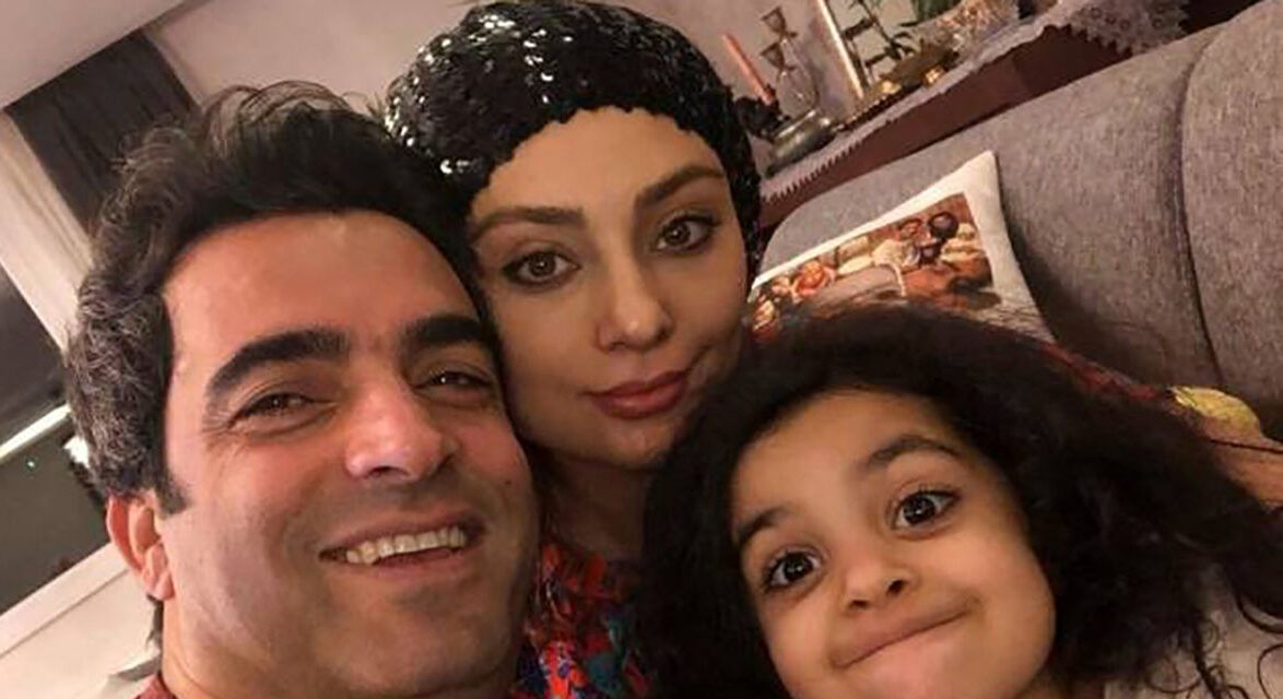 عکس های تولد شاهانه با کیک 3 بعدی یلدایی دختر منوچهر هادی و یکتا ناصر در غیاب مادرش ! / تزییات دختر شنل قرمزی روی کیک بی نظیره !