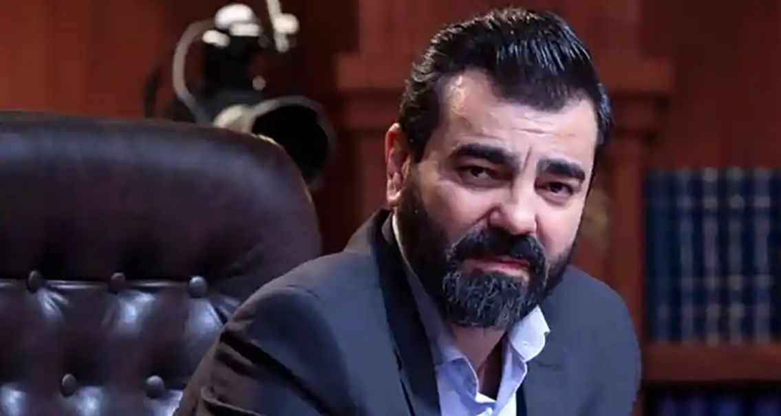 بهزاد خلج بازیگر آقای قاضی با سر تراشیده شبیه مارلون براندو ! / چهره ترسناک آقای مهربان در فیلم اینک آخرالزمان شده است + عکس های خاص