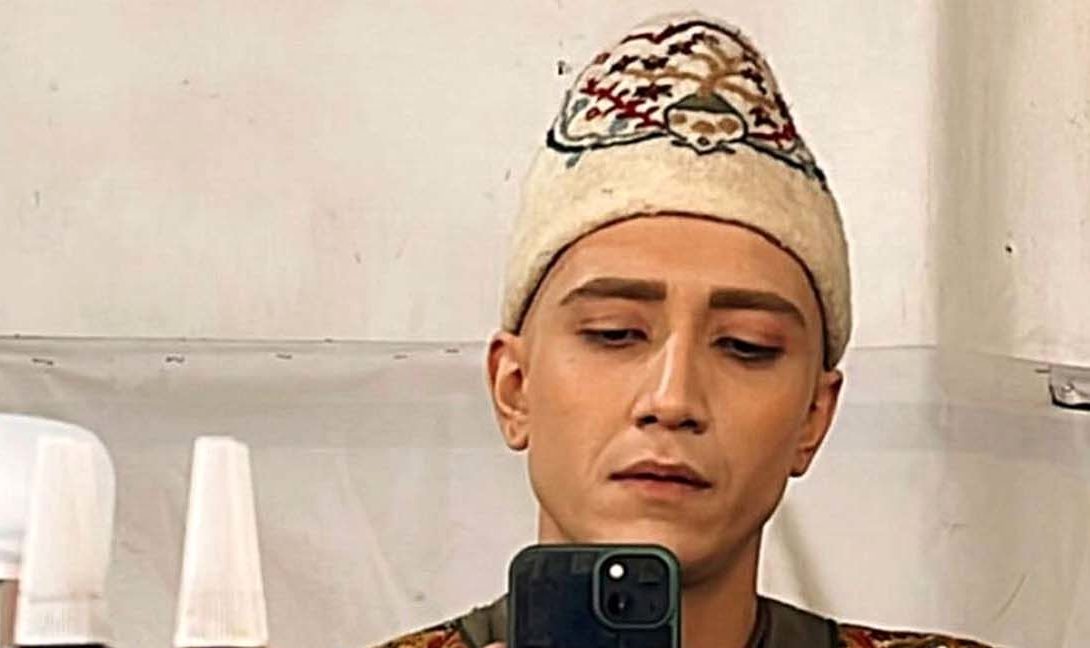 چهره جذاب و جنتلمنی بازیگر نقش «شمخال، خدمتکار خاتون بیگم» بیرون سریال «مهیار عیار» !