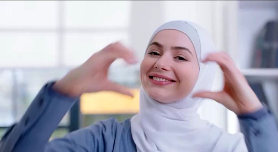 فیلم متفاوت  فاطمه دولتی دختر محجبه تبلیغاتی صدا و سیما ! / مدلینگی بیرون تبلیغات  !