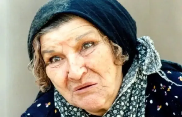 عکس دیده‌نشده از «پروین سلیمانی» در جوانی؛ خاطره‌ای از دهه ۲۰ با چادر مشکی